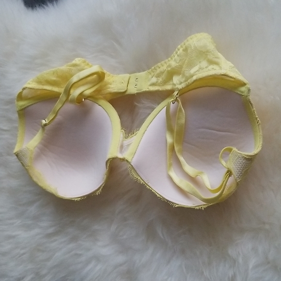 Victoria Secret Lace Push-up Bra - Picture 3 of 4